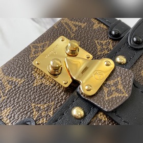 LV Модель： M68566 Старый чемодан ESSENTIAL TRUNK с цепочкой Сумк