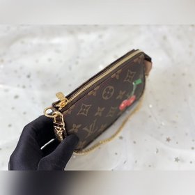LV M95007 Сумка на цепочке Независимо от того, носите ли вы эту 