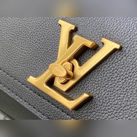 LV Модель： M57073 Черная сумка Lockme Chain Small Изготовлена из