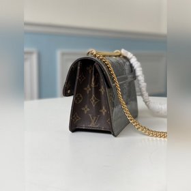 LV Артикул： M90566  Сумка Wynwood на цепочке Изготовлена из кож