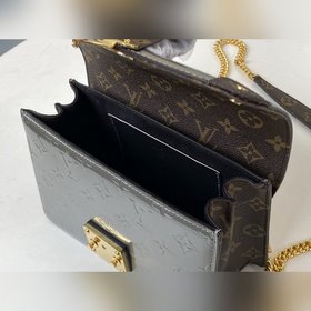 LV Артикул： M90566  Сумка Wynwood на цепочке Изготовлена из кож