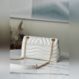 LV Модель： M58549 NEW WAVE Сумка на цепочке с V-образной стежкой