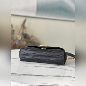 LV Артикул： M58552NEW WAVE Сумка на цепочке с V-образной стежкой