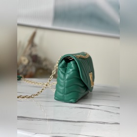 LV Модель： M58664 NEW WAVE Сумка на цепочке с V-образной стежкой