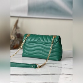 LV Модель： M58664 NEW WAVE Сумка на цепочке с V-образной стежкой
