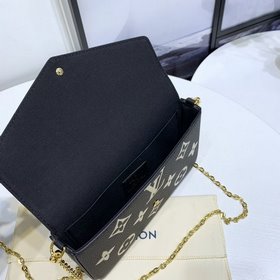 LV Артикул： M69977  Pochette Félicie сумка на цепочке Сумка из 