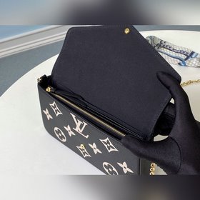 LV Артикул： M69977  Pochette Félicie сумка на цепочке Сумка из 