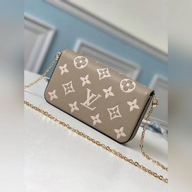 LV Артикул： M69977  Pochette Félicie сумка на цепочке Сумка из 