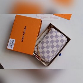 LV MINI POCHETTE ACCESSORIES Маленькая сумка Модель N58009  Эта 