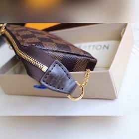 LV MINI POCHETTE ACCESSORIES Маленькая сумка Модель N58009 Эта