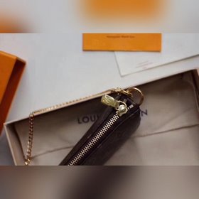 LV MINI POCHETTE ACCESSORIES Маленькая сумка Модель N58009 Эта
