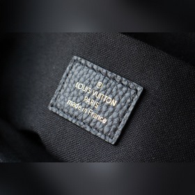 LV сумка POCHETTE FELICIE Артикул： M64065 Элегантная и компактн