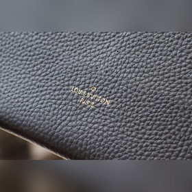 LV сумка POCHETTE FELICIE Артикул： M64065 Элегантная и компактн