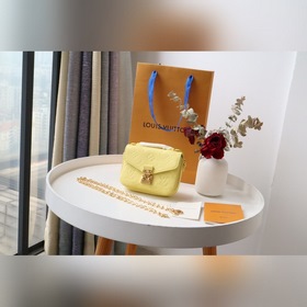 LV 【Сумка на цепочке】 Артикул： m81390 Сумка с тиснением и цепочк
