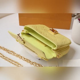 LV 【Сумка на цепочке】 Артикул： m81390 Сумка с тиснением и цепочк