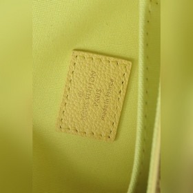 LV 【Сумка на цепочке】 Артикул： m81390 Сумка с тиснением и цепочк