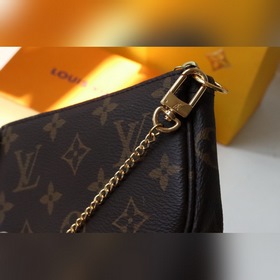 LV Mini Pochette Accessoires Артикул： M58009 Новая рождественск