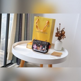 LV Mini Pochette Accessoires Артикул： M58009 Новая рождественск