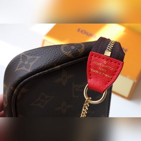 LV Mini Pochette Accessoires Артикул： M58009 Новая рождественск