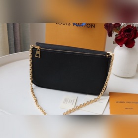 LV Артикул： M80898 Маленькая сумка на цепочке Эта сумка Lockme и