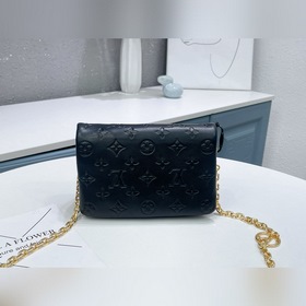LV Pochette Coussin сумка на цепочке Артикул： m80742 Черный Мяг