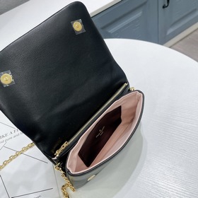 LV Pochette Coussin сумка на цепочке Артикул： m80742 Черный Мяг