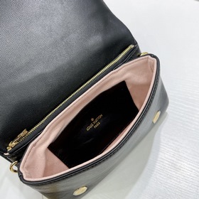 LV Pochette Coussin сумка на цепочке Артикул： m80742 Черный Мяг