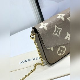 LV Артикул： M69977  Pochette Félicie сумка на цепочке С сумкой и
