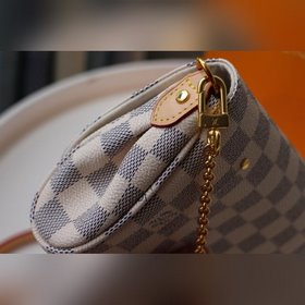 LV FAVORITE Маленькая сумка Модель M40717 Компактная и легкая су