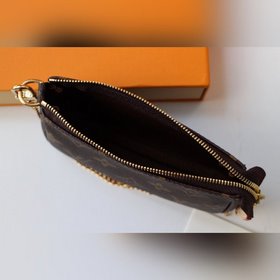 LV Модель M58009 Цепочка для сумки Эта сумка-аксессуар с застежко