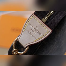 LV Модель M58009 Цепочка для сумки Эта сумка-аксессуар с застежко