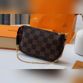 LV Модель M58009 Маленькая сумка на цепочке Эта сумка-аксессуар 
