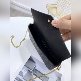 LV Артикул： M64064 Черная сумка POCHETTE FéLICIE с тиснением Су