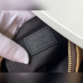 LV Модель M42411 Рюкзак Эта сумка поражает своим стилем, превращ
