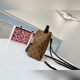 LV Модель M42411 Рюкзак Эта сумка поражает своим стилем, превращ