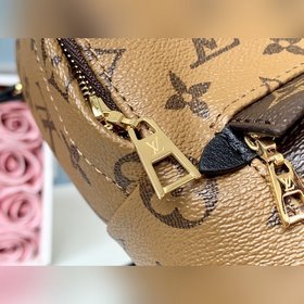 LV Модель M42411 Рюкзак Эта сумка поражает своим стилем, превращ