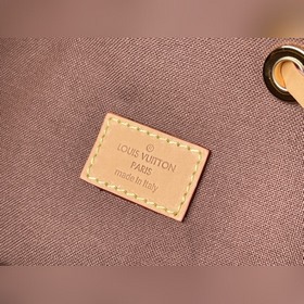 LV Артикул： M40107 Название этой сумкиз парусины происходит от н