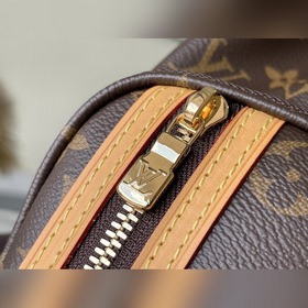 LV Артикул： M40107 Название этой сумкиз парусины происходит от н