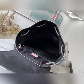 LV Артикул： M41379 Серебристый зеркальный Christopher Small Back