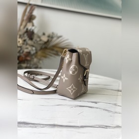 LV Артикул： M80738 Серый с шелкографией Рюкзак Tiny В летней ко