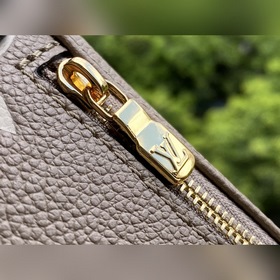 LV Артикул： M80738 Серый с шелкографией Рюкзак Tiny В летней ко