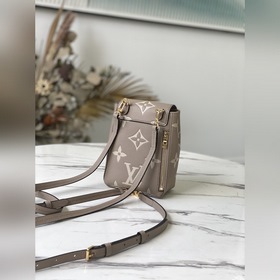 LV Артикул： M80738 Серый с шелкографией Рюкзак Tiny В летней ко