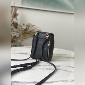 LV Артикул： M80738 Черный рюкзак Tiny В летней коллекции 2021 го
