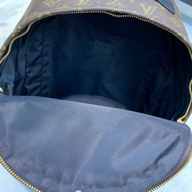 LV модель M41561 средний рюкзак Cruise 16 Этот рюкзак, который п