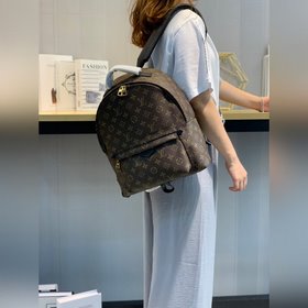 LV модель M41561 средний рюкзак Cruise 16 Этот рюкзак, который п
