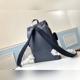 LV Модель M58868 Christopher Маленькая сумка через плечо — это м