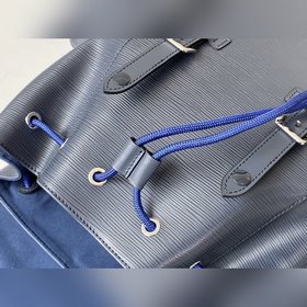 LV Модель M58868 Christopher Маленькая сумка через плечо — это м
