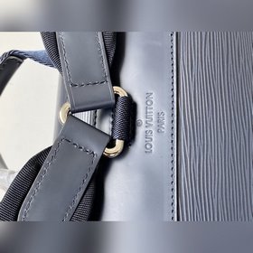 LV Модель M58868 Christopher Маленькая сумка через плечо — это м