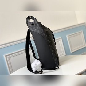 LV Модель M40527 EXPLORE Рюкзак Эта инновационная сумка-рюкзак с