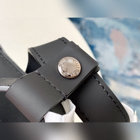 LV Модель M40527 EXPLORE Рюкзак Эта инновационная сумка-рюкзак с
